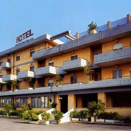 圣可利斯皮诺酒店 Morrovalle 外观 照片