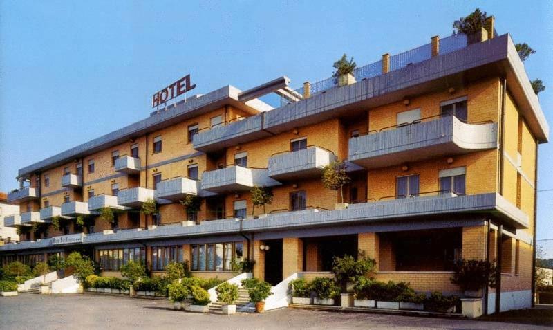 圣可利斯皮诺酒店 Morrovalle 外观 照片